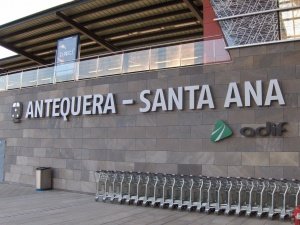 Применение HPL-панелей Formica в ЖД станции Antequera Santa Ana